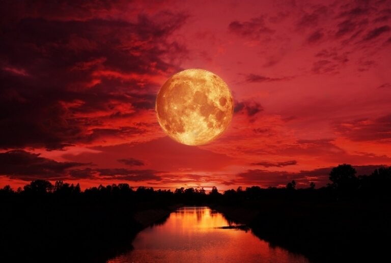 Spiritual Meaning of the Blood Moon: Unlocking Lunar Mysteries